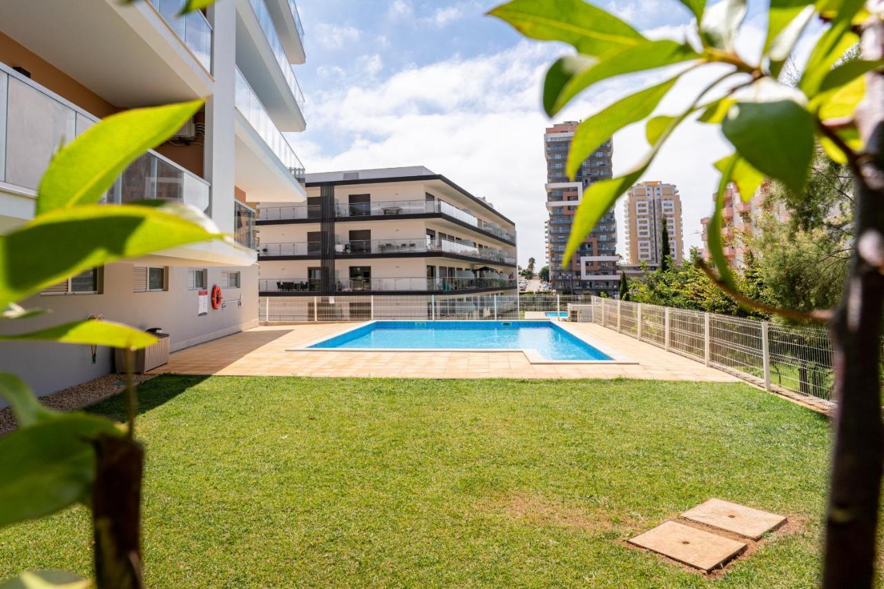 Sunny Brand New 2-Bedroom Apt - 500M From Praia Da Rocha With Ac And Pool! Portimão Extérieur photo